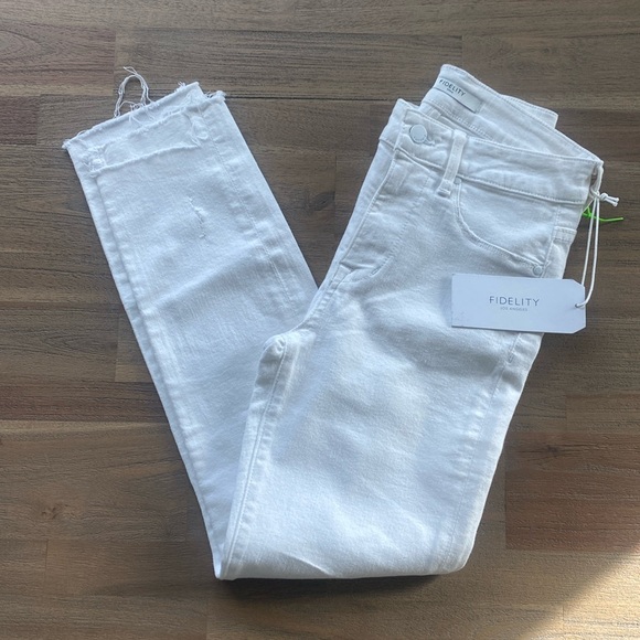 Fidelity Denim Gwen Crop Vintage White, Waist Measured Flat 13”, NWT, MSRP $198 - Picture 2 of 10